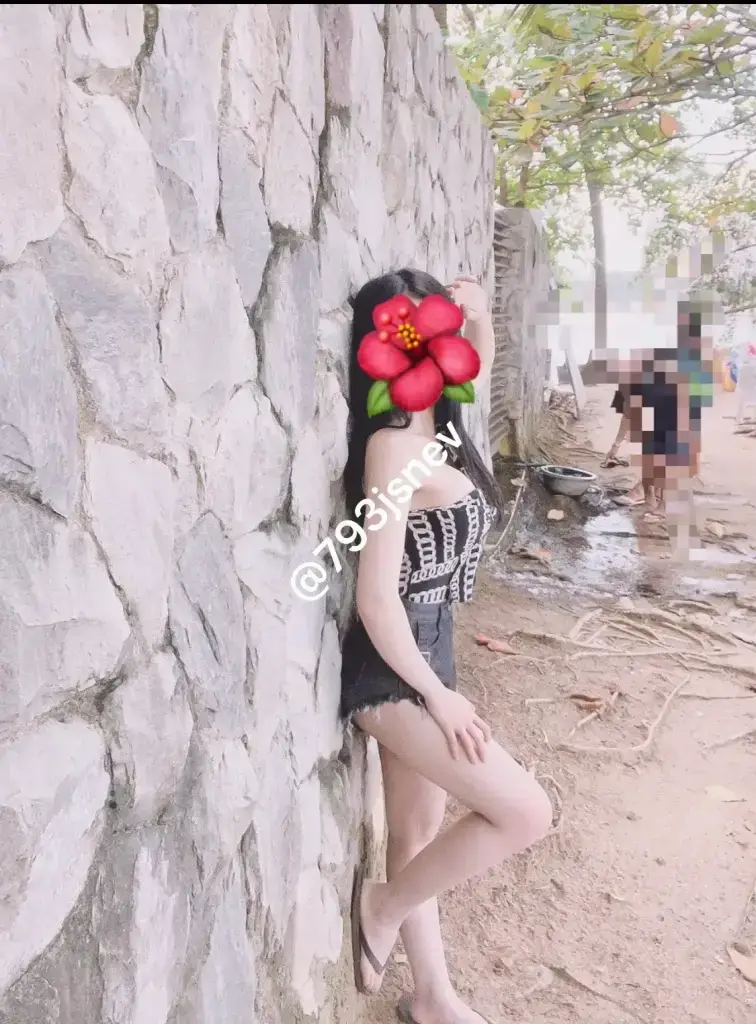 น้อง เพ็ญ ไซด์ไลน์ตรงปก รับงาน เมืองระยอง  ฟิวแฟน เด็กเอ็น เรท 1,500 บาท