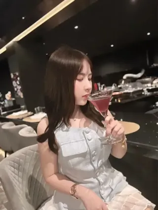  น้อง เฟยเฟย ตัวจริงขาวสวย รับงาน กรุงเทพ - ไซด์ไลน์ตรงปก Fanschao