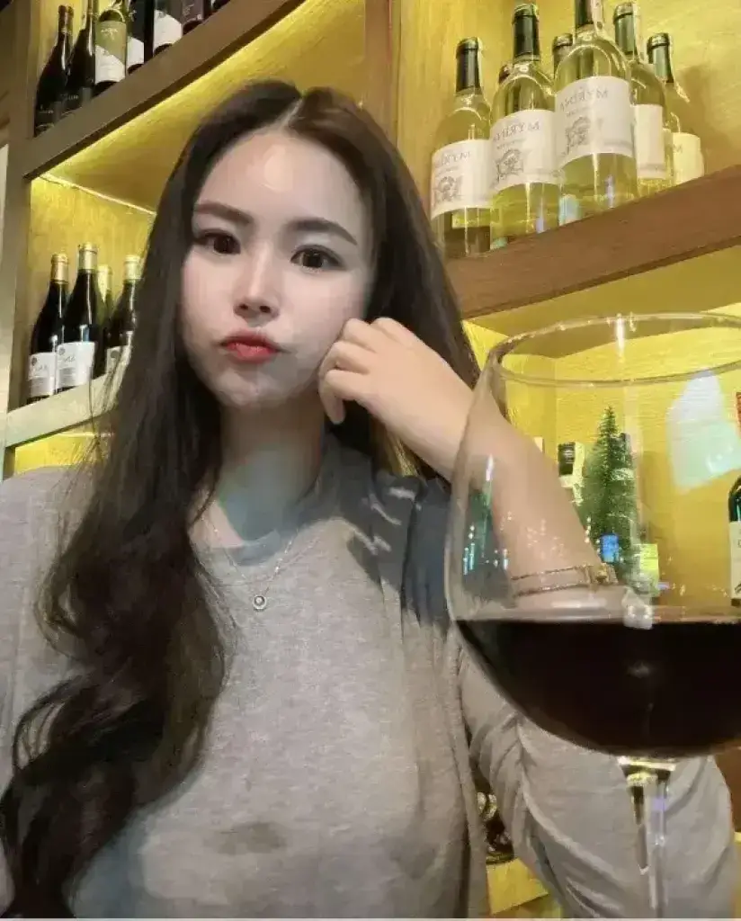 น้อง จีอา ไซด์ไลน์ตรงปก รับงาน รัชดา  ฟิวแฟน เด็กเอ็น เรท 2,000 บาท