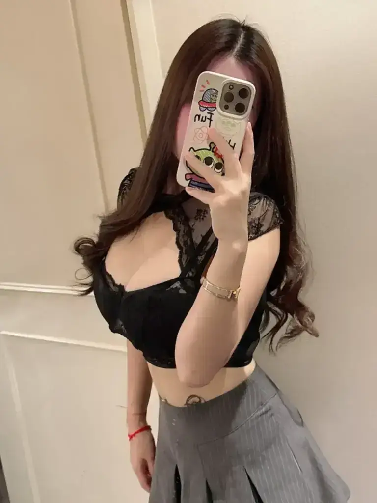 น้อง จีอา ไซด์ไลน์ตรงปก รับงาน รัชดา  ฟิวแฟน เด็กเอ็น เรท 2,000 บาท