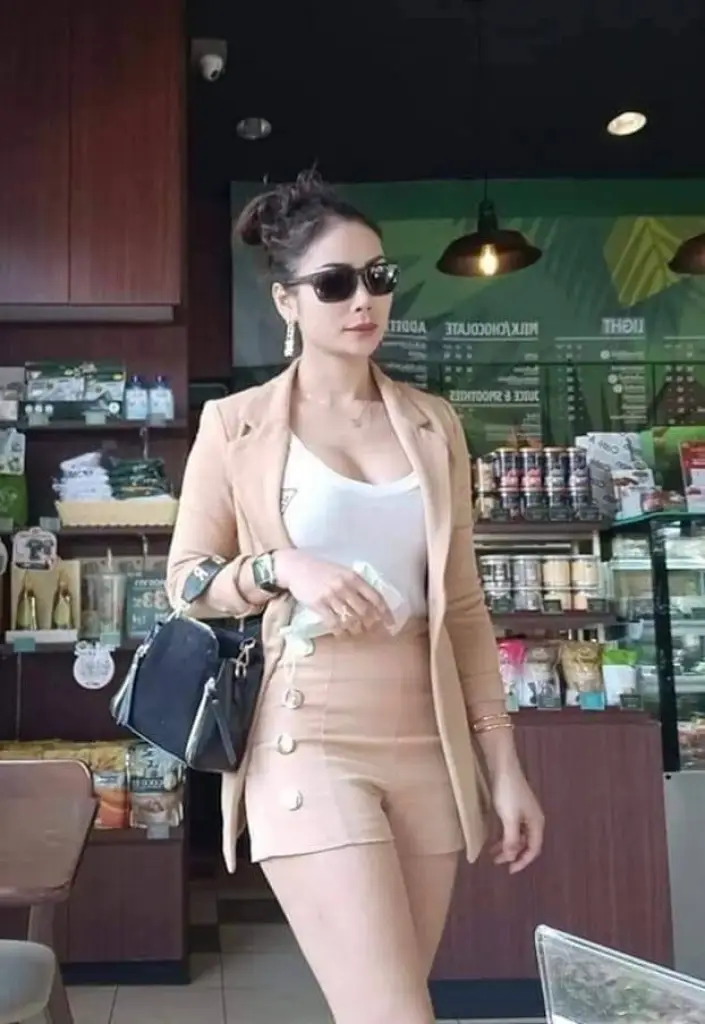 น้อง ไอซ์ ไซด์ไลน์ตรงปก รับงาน บางนา  ฟิวแฟน เด็กเอ็น เรท 1,500 บาท