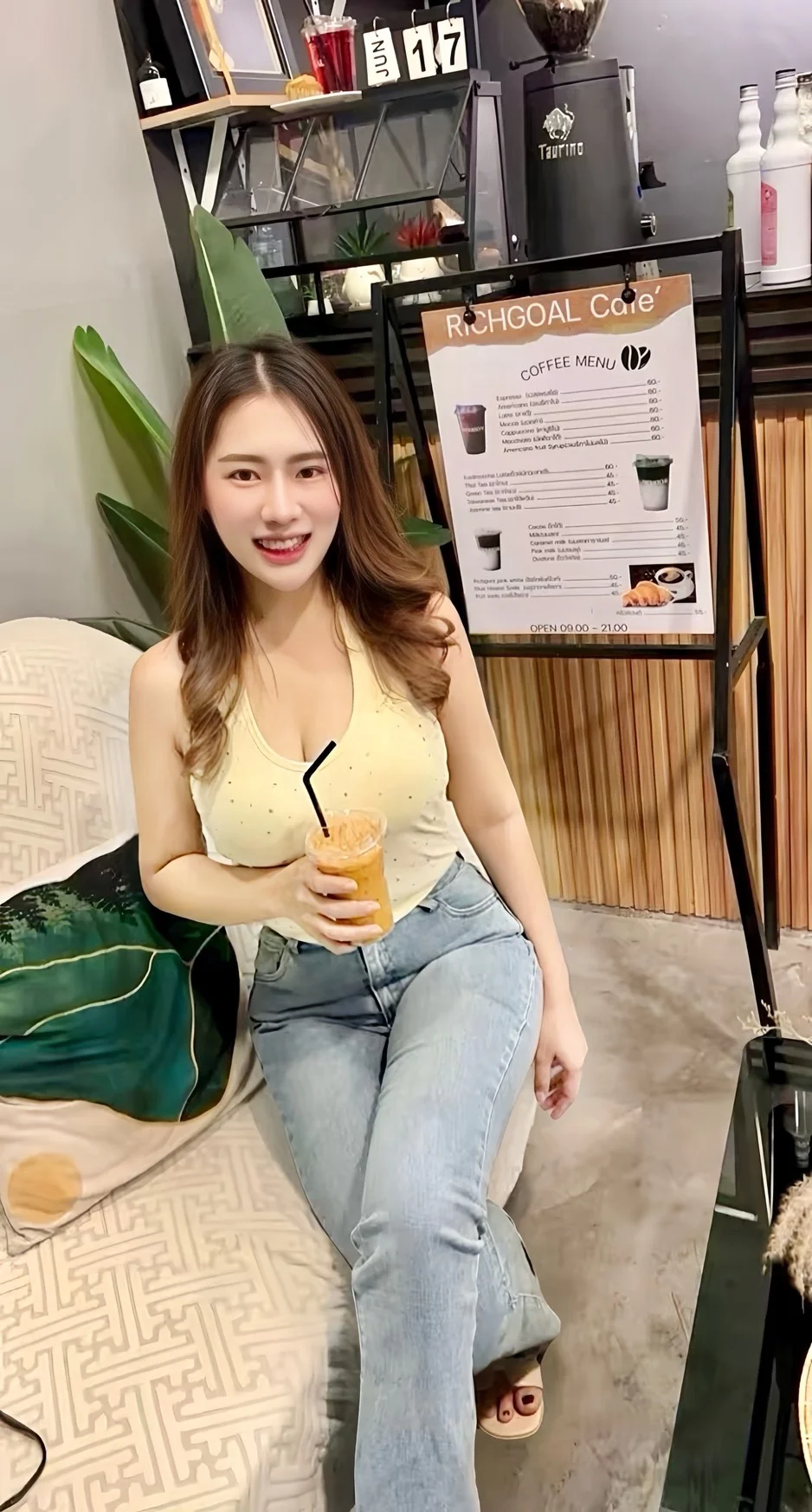 น้อง โนริ • นนทบุรี • ราคา 900 บาท